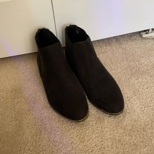 Dr. Scholl’s low black suede bootie